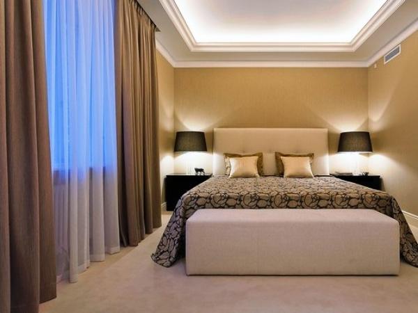 На фото представлен отличный вариант ночных штор для спальной комнаты